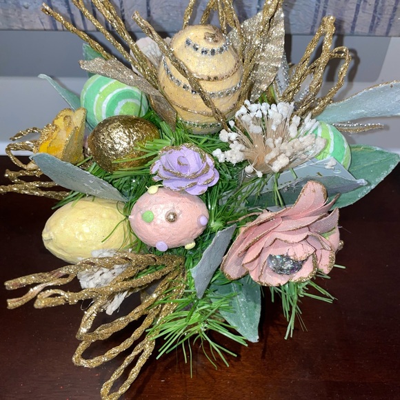 Easter capiz table top floral arrangement - Picture 4 of 6